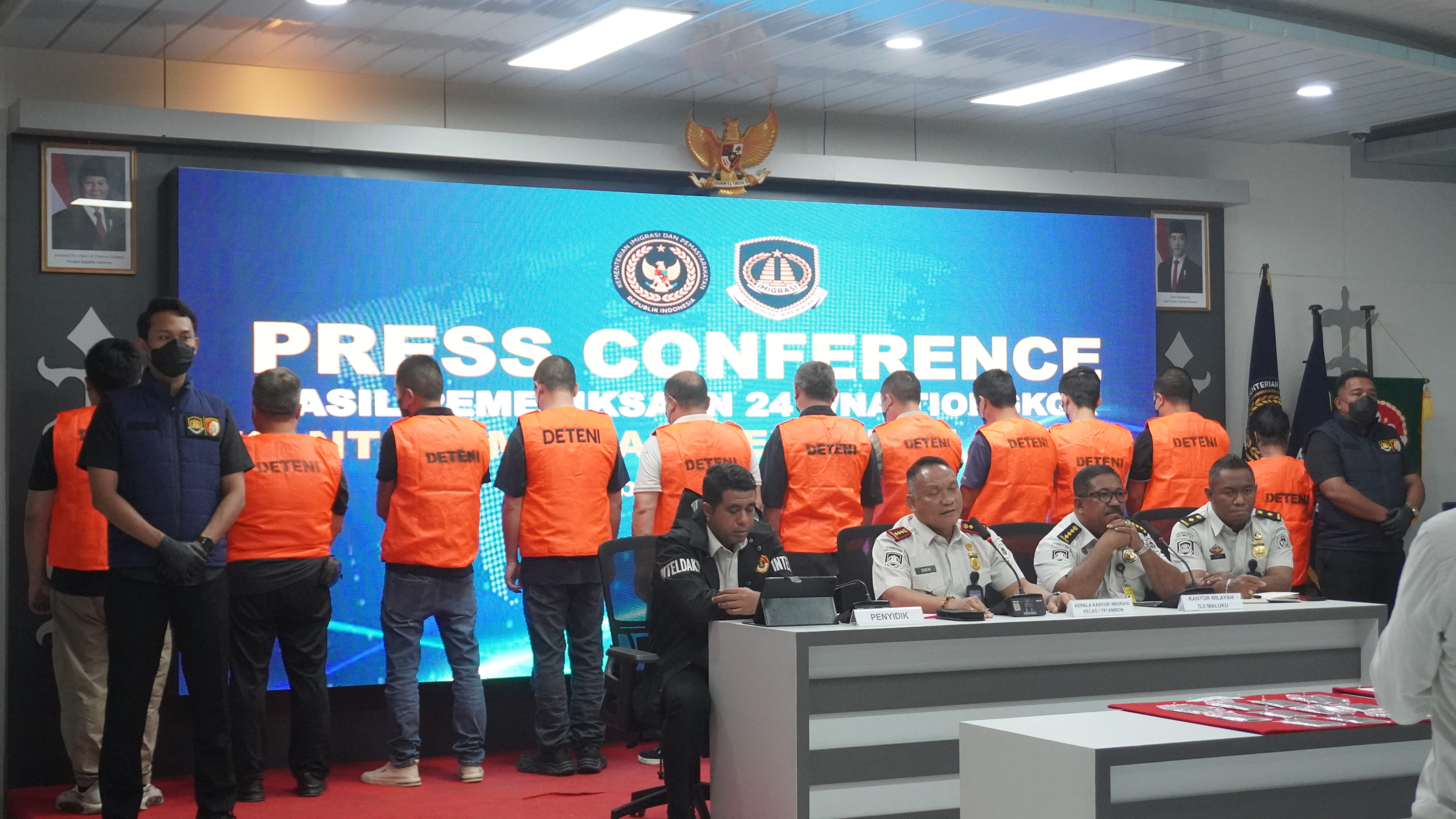 IMIGRASI MALUKU BERTINDAK TEGAS, 11 WNA CHINA SEGERA DIDEPORTASI, PENGAWASAN ORANG ASING DI GUNUNG BOTAK DIPERKETAT